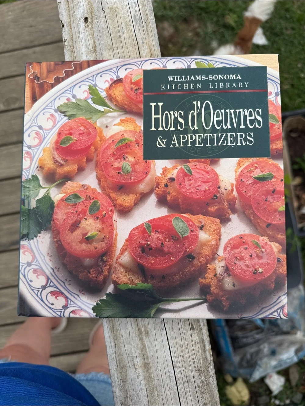 Williams Sonoma Hors d'Oeuvres & Appetizers Cookbook - Red Cover